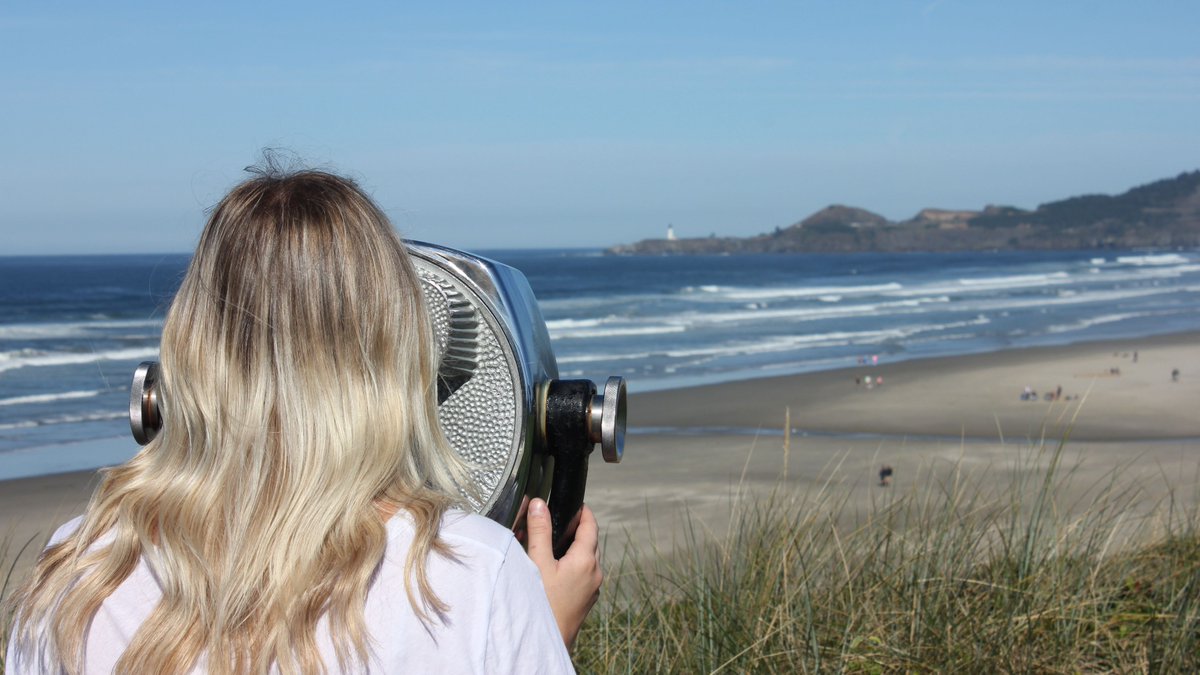 NewportHallmark's tweet photo. I spy with my little eye... the Yaquina Lighthouse! https://t.co/agbNcZUMy6