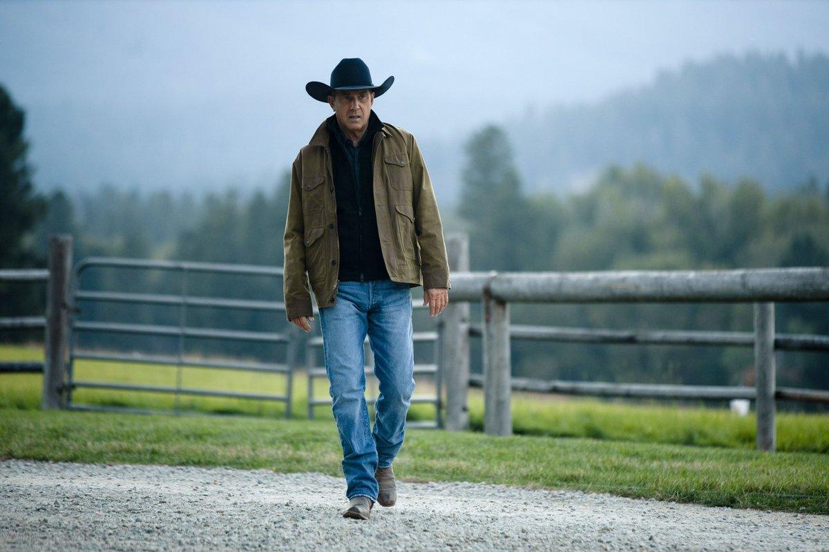 modernwest's tweet photo. Sunday night. More #Yellowstonetv. Let’s go. https://t.co/K72mTuDLgg
