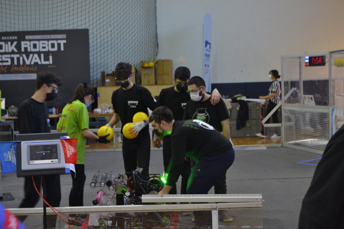 frc7285's tweet photo. Pendik Off-Season 🐍 #tbt #robotics #firstinspires #first #technology #teamwork https://t.co/KjdjuHiETe