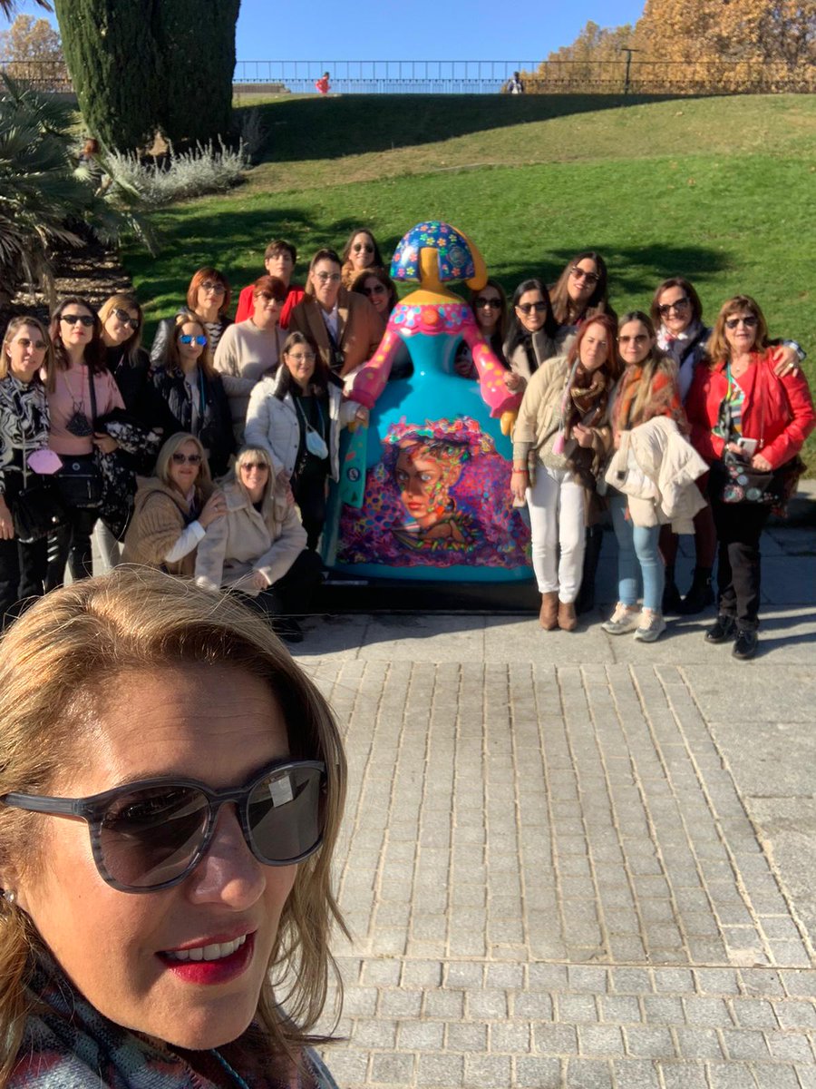 Cmvc_Bursin's tweet photo. Hoy disfrutamos de un gran día de turismo todas juntas por Madrid después de disfrutar todas juntas del capítulo final de nuestra serie.
#FinalLoveIsInDivinity #SenÇalKapımı #KeremBürsin #HandeErçel #Mojas #Chungas #Amigas https://t.co/EkM1j06GZn