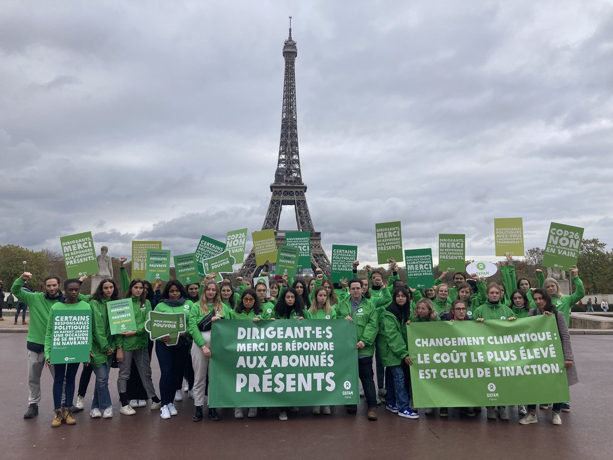 oxfamfrance's tweet photo. Parcourir Paris à 🚲 et s’arrêter, symboliquement, devant ces lieux qui représentent la 🇫🇷 à l’international 

Refuser l’inaction de nos dirigeant.e.s à la #COP26 

Rappeler que la 🇫🇷, ce n’est plus depuis longtemps « Make Our Planet Great Again » 👎🏼 https://t.co/9fIy1o3WHG