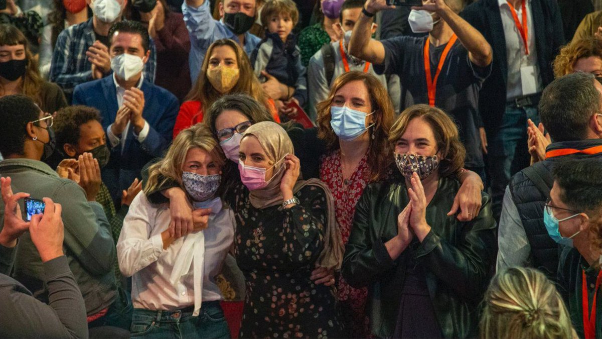Yolanda_Diaz_'s tweet photo. Lo que hemos compartido hoy en València, la alegría, el entusiasmo, la posibilidad de hablar entre nosotras, es la prueba de que, con #OtrasPolíticas, se puede transformar la vida de las personas.

Caminemos juntas. https://t.co/jJZypYnvJl