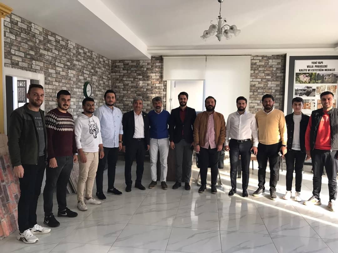 Mv. Sn.Ali Cumhur TAŞKIN, İl Gnç. Kolları Bşk. Sn.Faruk BİLEN, İl Gnç. Kolları Bşk.Yrd. Sn.Mehmet BAYSAL ve İlçe Bşk.Yrd. ile birlikte İlçe Gençlik Kolları Bşk. Sn.Necdet YENİ ve önceki dönem Toroslar İlçe Bşk.Yrd. Sn.Can YENİ'yi işyerinde ziyaret ederek, hayırlı işler diledik.