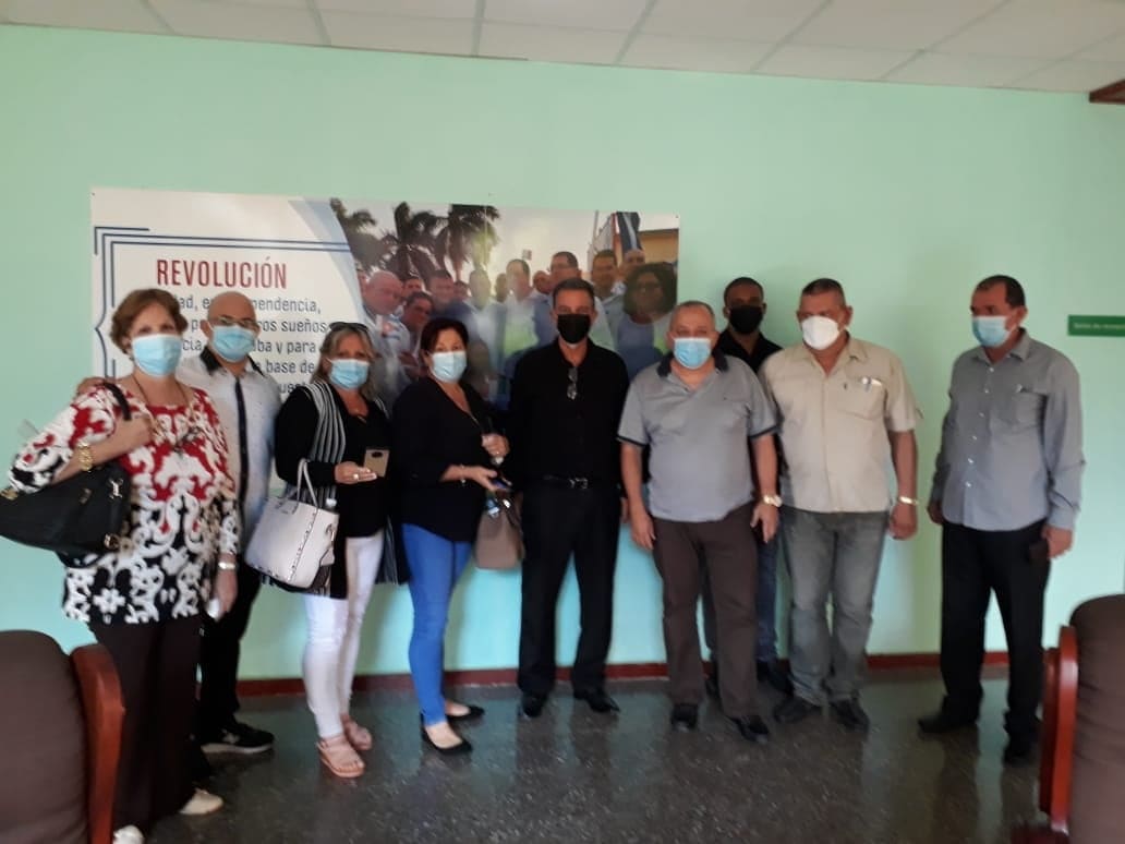 dr_godoy's tweet photo. Enfermeros y médicos de #PinardelRío se dieron cita en #LaHabana para intercambiar sobre  el Programa del Médico y Enfermera de la Familia durante este año 2021 y trazar proyecciones futuras  con el empeño de brindar salud y bienestar a la población. #CubaPorLaSalud #PinardelRío https://t.co/aPc75jrFZu