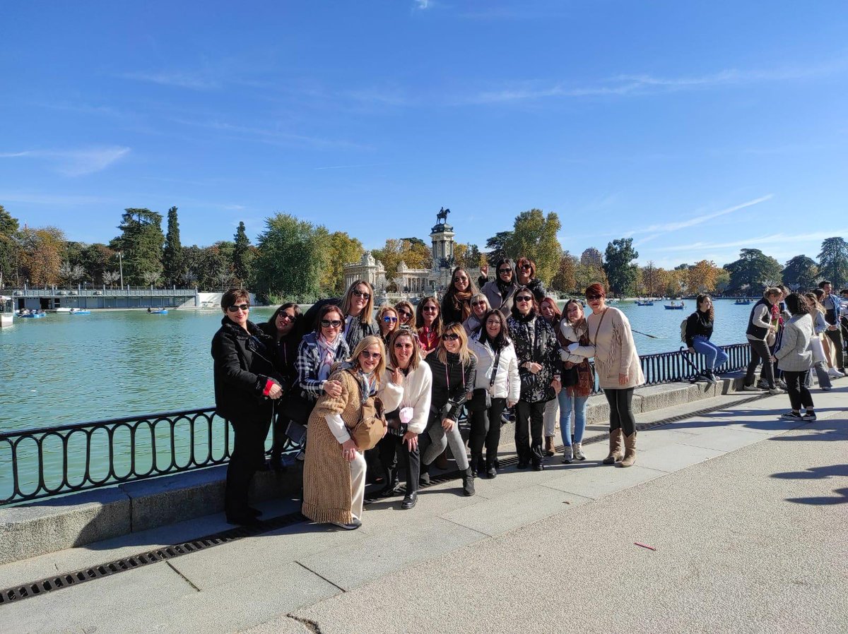 Cmvc_Bursin's tweet photo. Hoy disfrutamos de un gran día de turismo todas juntas por Madrid después de disfrutar todas juntas del capítulo final de nuestra serie.
#FinalLoveIsInDivinity #SenÇalKapımı #KeremBürsin #HandeErçel #Mojas #Chungas #Amigas https://t.co/EkM1j06GZn