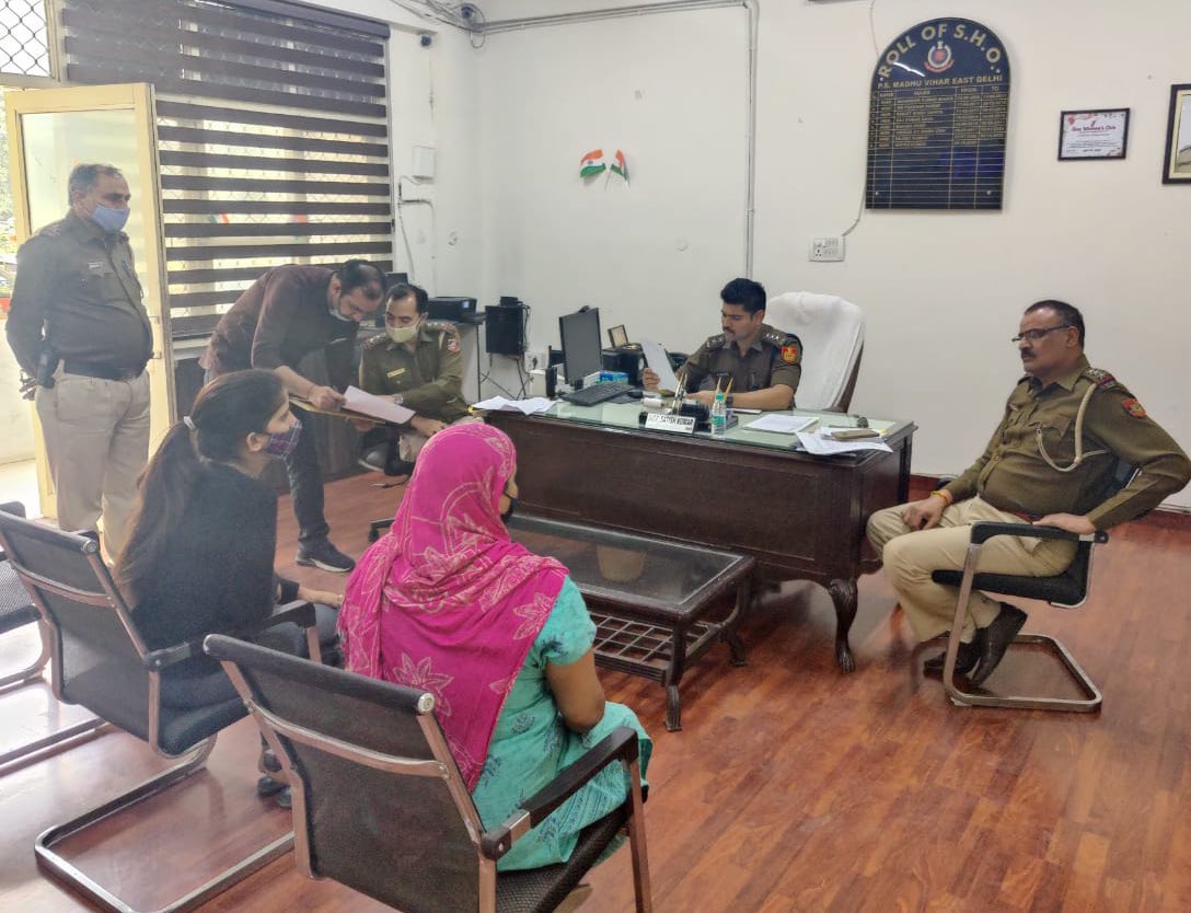 ACP_Nirav's tweet photo. “सुनवाई से समाधान” 

We are for you, Today &amp; Always.  

#JanSunwai for speedy redressal of Public Grievances at PS Madhu Vihar. 

@JointCP_ER @DCPEastDelhi @DelhiPolice https://t.co/aPG25ysvm2