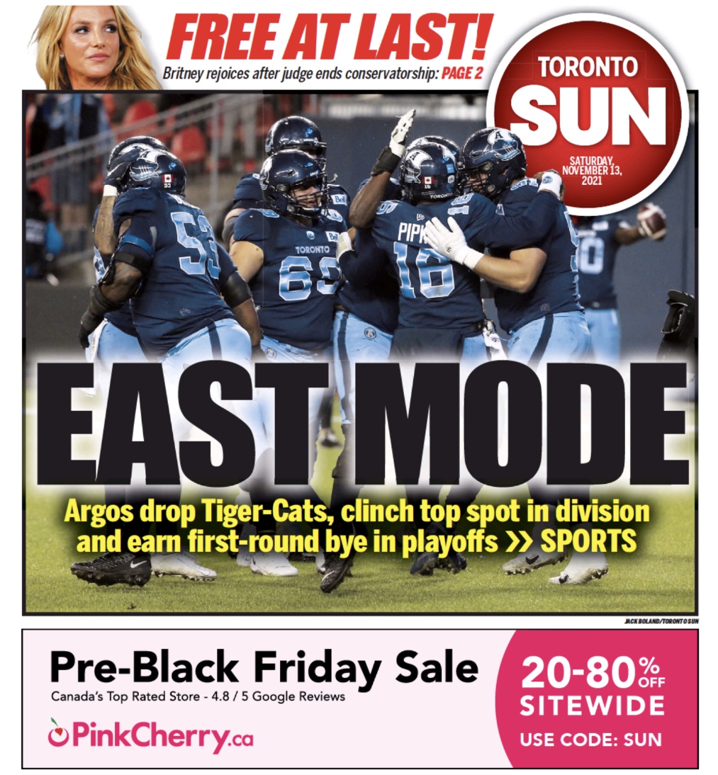 TorSunphoto21's tweet photo. #Argonauts clinch title during B-East Mode tilt against #Ticats https://t.co/US7arUZdcW in print online and e-edition with #FrankZicarelli @TorontoArgos @Ticats #CFL https://t.co/QhmLyggaDH