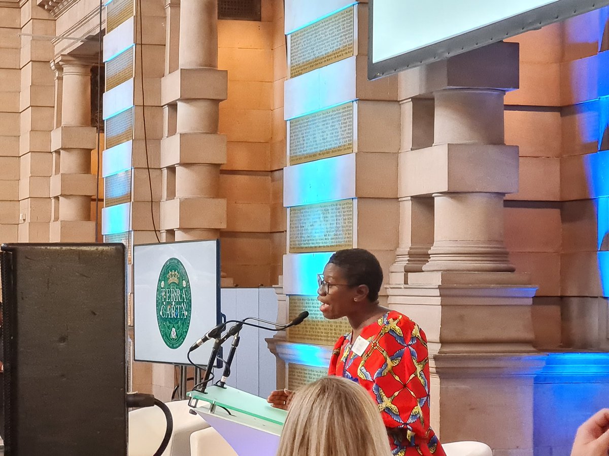 mayorofhackney's tweet photo. A short, but valuable conversation with the amazing Yvonne Aki-Sawyerr @yakisawyerr, Mayor of @FCC_Freetown, Sierra Leone. Today she is dealing with the aftermath of a #FuelExplosion, but at @cop26 & through @c40cities she's ensuring that the vital voice of global South is heard. https://t.co/CD9ysLfPmK