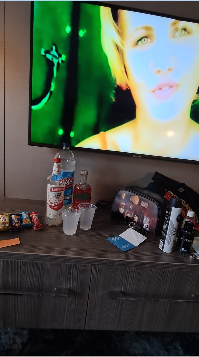 FansSteps's tweet image. Getting ready for @OfficialSteps with some jolly ranchers 😜😋 @LSLofficial @Ianhwatkins @Faye_Tozer @_ClaireRichards @llatchfordevans we're coming to get ya! 😜😘🏴󠁧󠁢󠁳󠁣󠁴󠁿