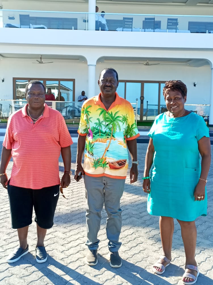 AtwoliDza's tweet photo. Today with the Right Honourable  @RailaOdinga and Mama Kakamega County my Sister @ElsieMuhanda at my Bofa Ocean View Home in Kilifi County. God Bless. https://t.co/EVSoJWHdp1