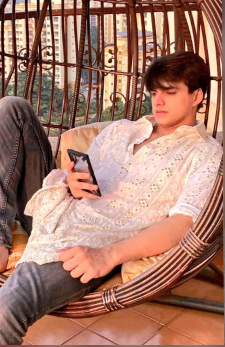 SimranS51082908's tweet photo. From
Kissing her pic before sleeping 😴
To
Watching her face before starting his day 🌆
He stay with her forever ♥️
#shivin #shivinforever #MrsSMK #MrandMrsKhan https://t.co/obau0ToaQp