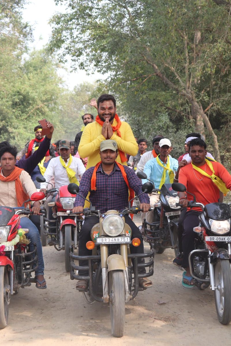 Saurabhsippy_'s tweet photo. आज चुनाव प्रचार के अंतिम दिन अकाशपुर, रचियाही, अमरौर किरतपुर, सुशीलनगर में मतदाता मालिक से आशीर्वाद के क्रम में... https://t.co/UZN0oVX4zm
