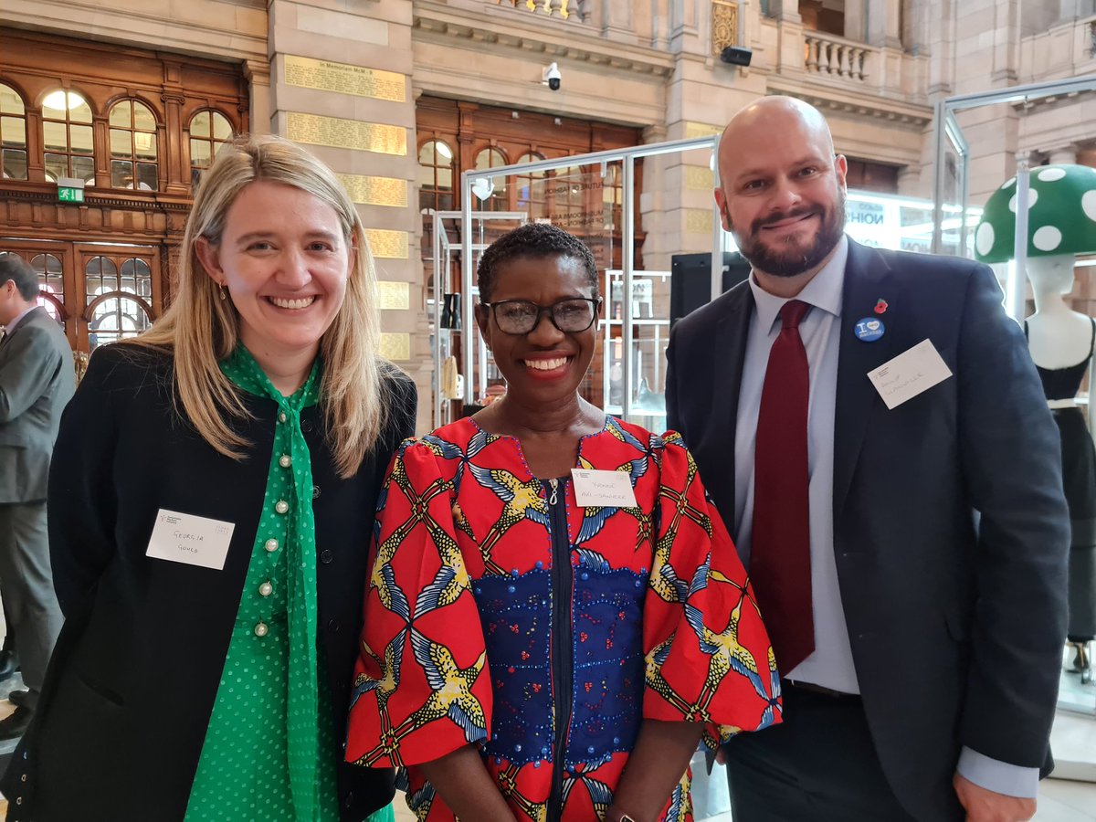 mayorofhackney's tweet photo. A short, but valuable conversation with the amazing Yvonne Aki-Sawyerr @yakisawyerr, Mayor of @FCC_Freetown, Sierra Leone. Today she is dealing with the aftermath of a #FuelExplosion, but at @cop26 & through @c40cities she's ensuring that the vital voice of global South is heard. https://t.co/CD9ysLfPmK