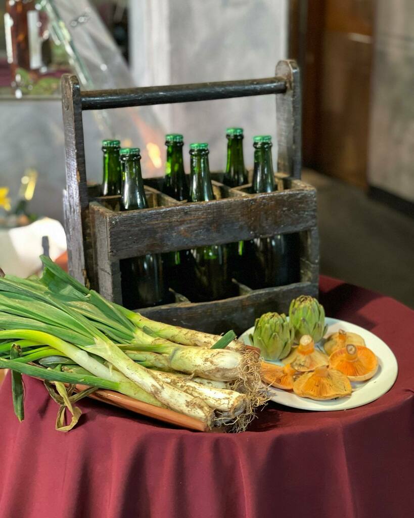 CanalsiMunne's tweet photo. Es temporada… 🍄 🥬
.
.
.
.
#comerensantsadurni #calçots #rovellons #estemporada #detemporada #dondecomerbien #comerbien #comerenunabodega #dinarbe #menjarbé #comerconcava #cavalovers #dondecomerbarcelona #dondecomerbien #masia #comerenunamasia https://t.co/f7hUwRGpfa https://t.co/casXvAKxHK