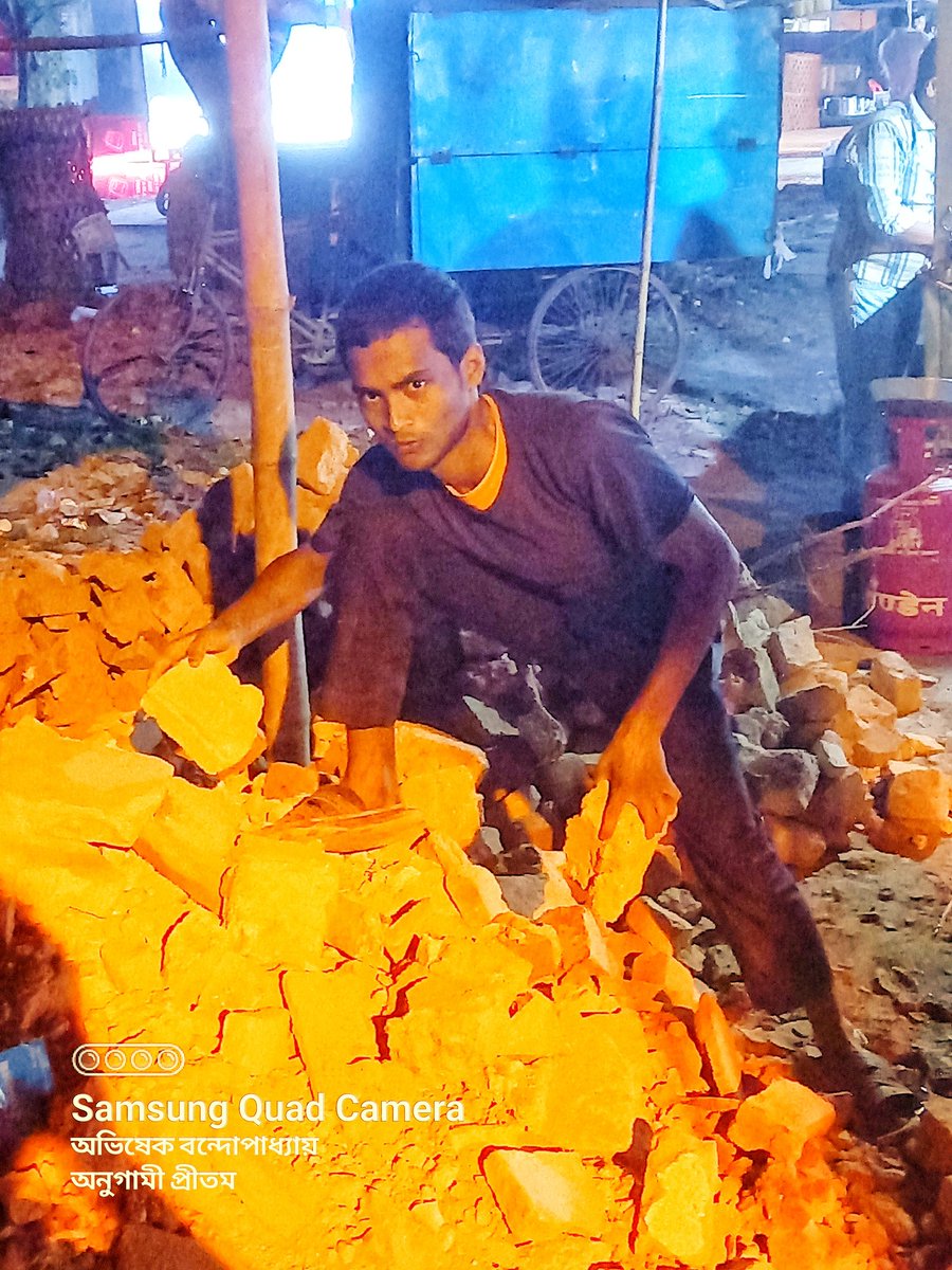 Pritamchoco19's tweet photo. মুর্শিদাবাদ জেলার জঙ্গিপুর টাউন তৃণমূল কার্যালয়ে নিজে হাতে কাজ শুরু করলো মমতা বন্দ্যোপাধ্যায় এর একনিষ্ট সৈনিক বিক্রম হালদার @abhishekaitc @MamataOfficial @sayani06 @AITCofficial 💚💚💚💚💚 https://t.co/bYVJnpbQkP