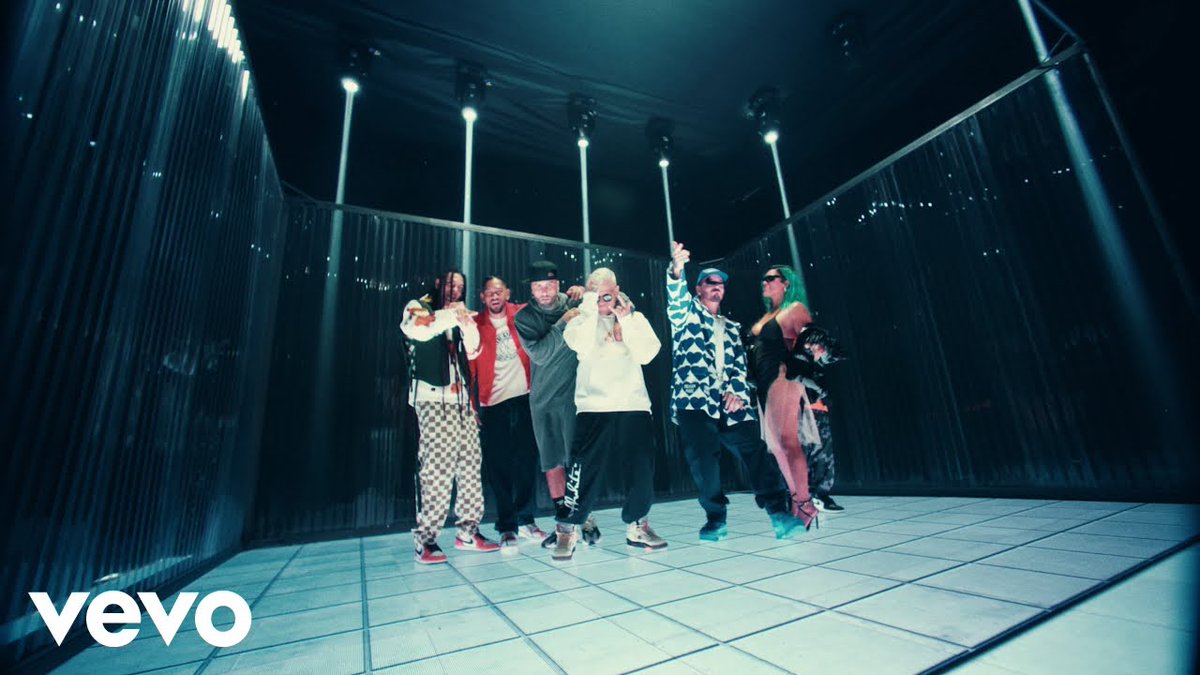 UMusicColombia's tweet photo. Con casi 200 MILLONES de VIEWS en @YouTube, nuestro @JBALVIN junto a @karolg x @NickyJamPR, @Crissin, @TotoyElFrio, #Natan & #Shander la siguen rompiendo con #PobladoRemix 👯💥🎶 Dale play a esta mega colaboración ➡️ https://t.co/6ce2HSMgGj y prepárate para el viaje a MEDALLO https://t.co/E1JuDMwFeJ