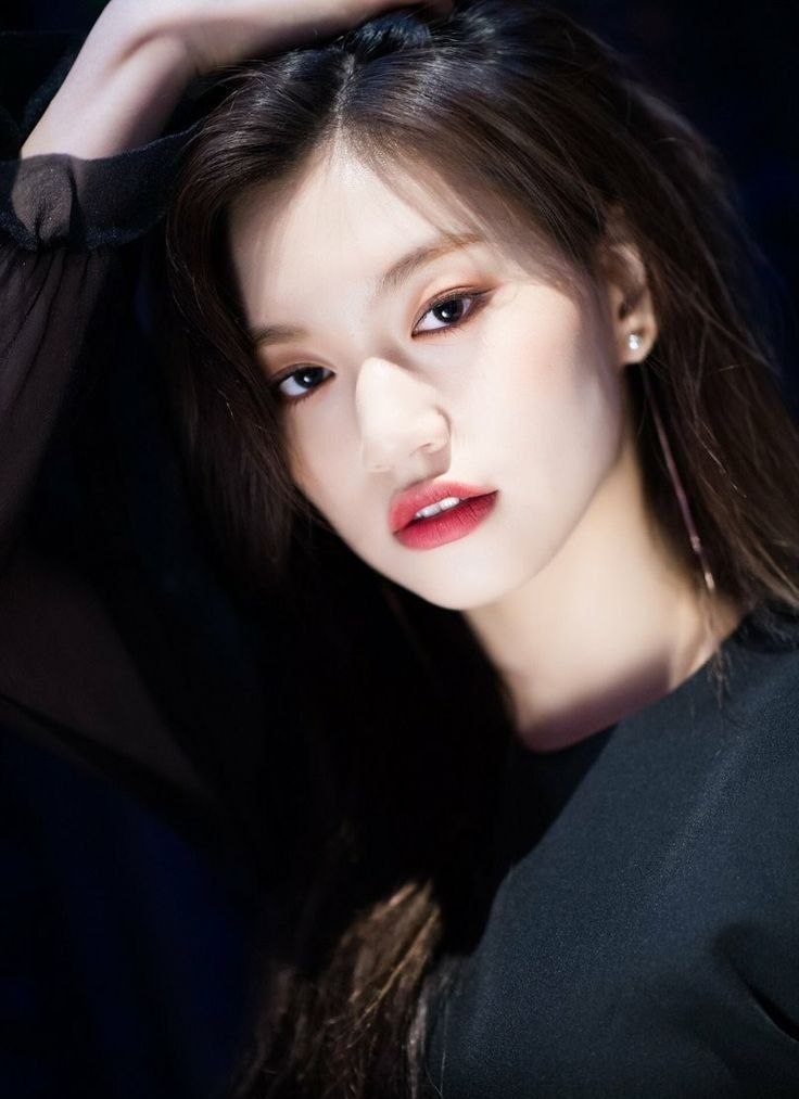 P_Mengsw's tweet image. ᅟᅟᅟᅟ
ᅟᅟᅟᅟ   ♚ -⟲ᚐ𝐏𝚢𝚘 𝐌𝐞𝐧𝐠⬿

⠀                  ⠀ ⸻ 𝔽𝔼ℕ𝔻𝕀 ⌜👠⌟

ᅟᅟ◈᳟᳟— Conhecer um pouco da marca, como modelo, mas principalmente estando dentro da empresa, tem sido primordial para mim. O conceito dos traços e a textura desenvolvida em 

(+)