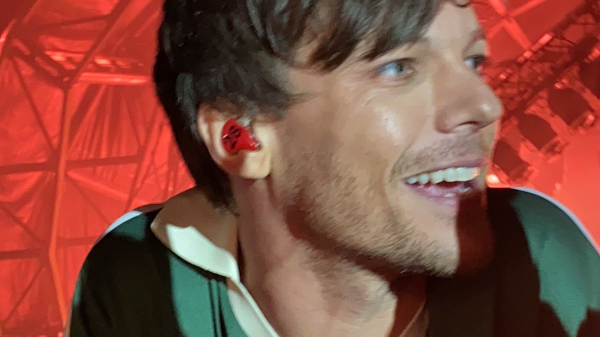 prlouistbr's tweet photo. quote esse tweet com um momento do Louis Tomlinson que fez você pensar "Uau, ELE é tão bonito"

nós começamos com as quatro favoritas da adm https://t.co/42IVzbh6xd