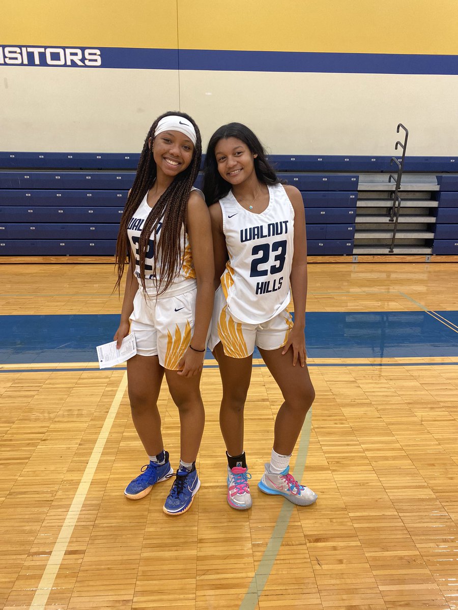 CyleeLeggett's tweet photo. Y'all my family fr!!💙💛 @walnutathletics @Coachlazar https://t.co/TFoG6u6hIE