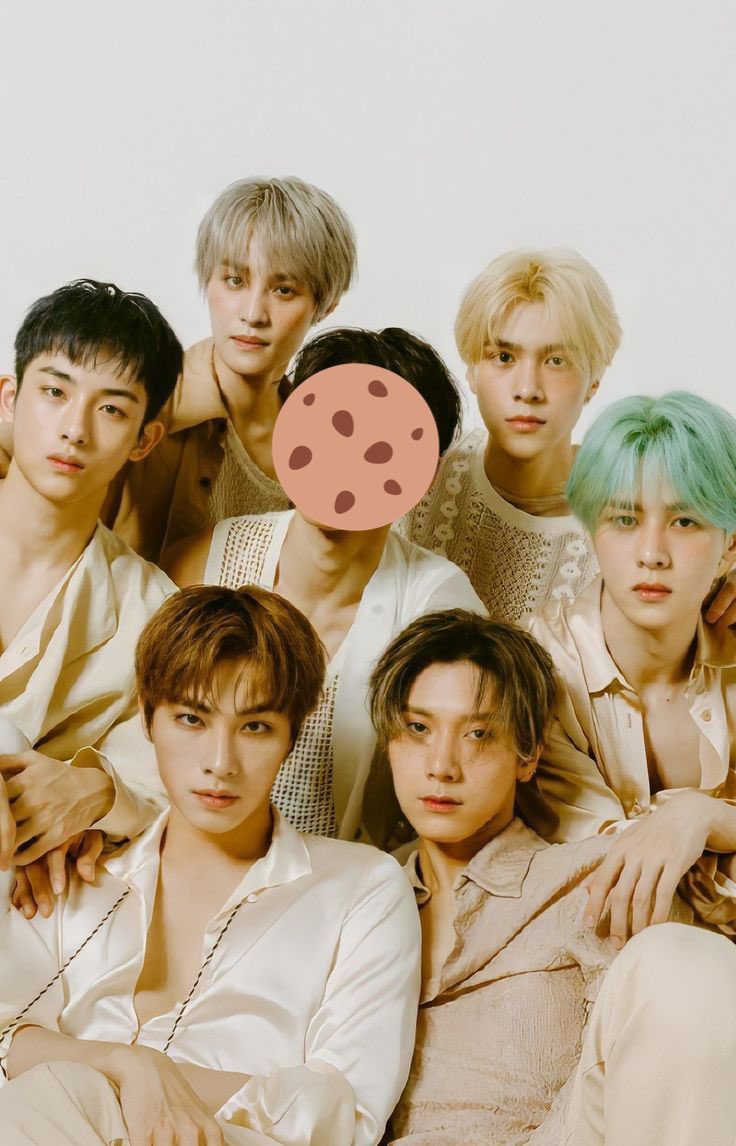 leightaeminn's tweet photo. Thread of all my Wayv, Stray Kids,and SHINee x Little Mix crumbs https://t.co/xPS4eC8IJz