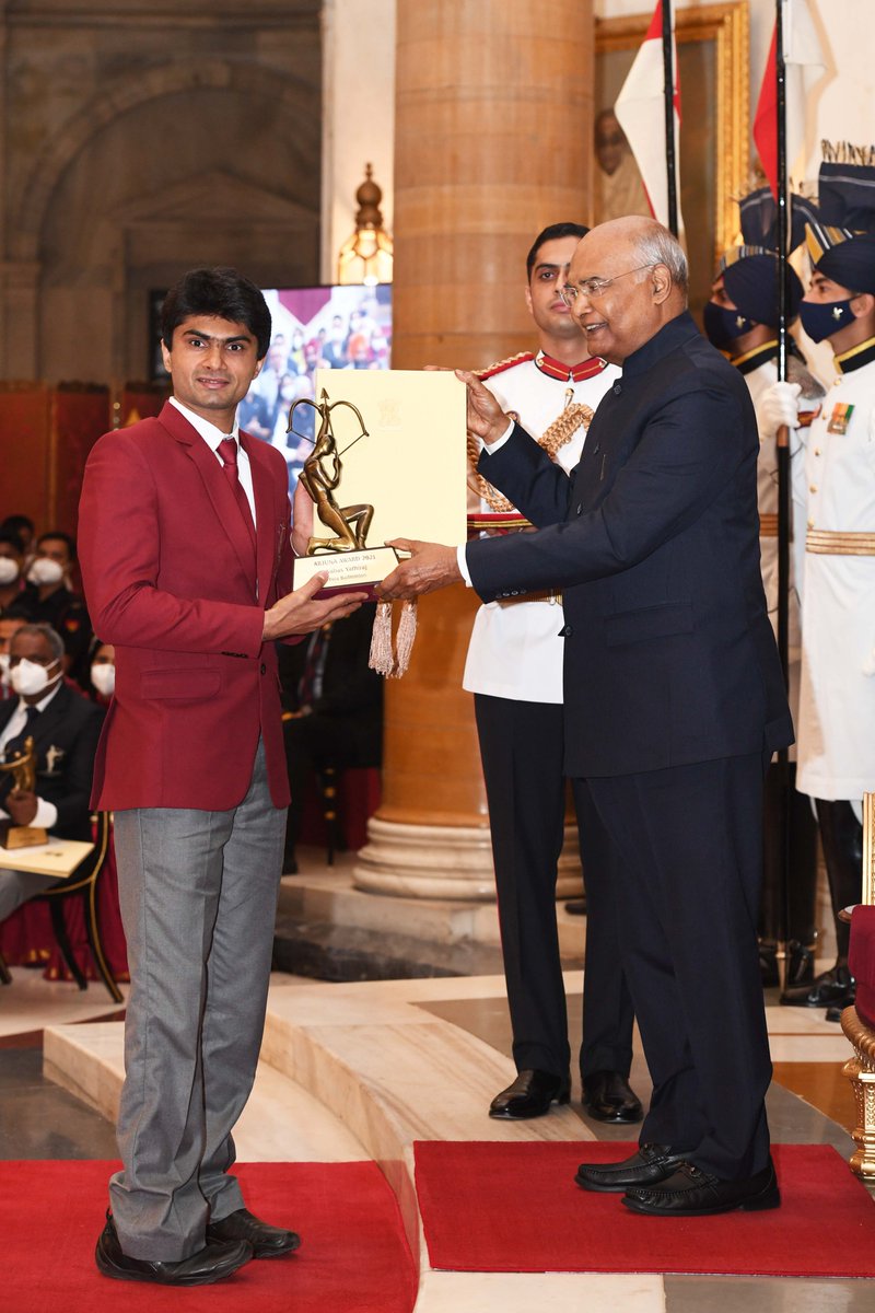 rashtrapatibhvn's tweet photo. President Kovind confers Arjuna Award, 2021 on Shri Suhas Yathiraj in recognition of his outstanding achievements in Para Badminton.

· Silver Medal in Tokyo Paralympics Games 2020 https://t.co/0vVAuUynEA