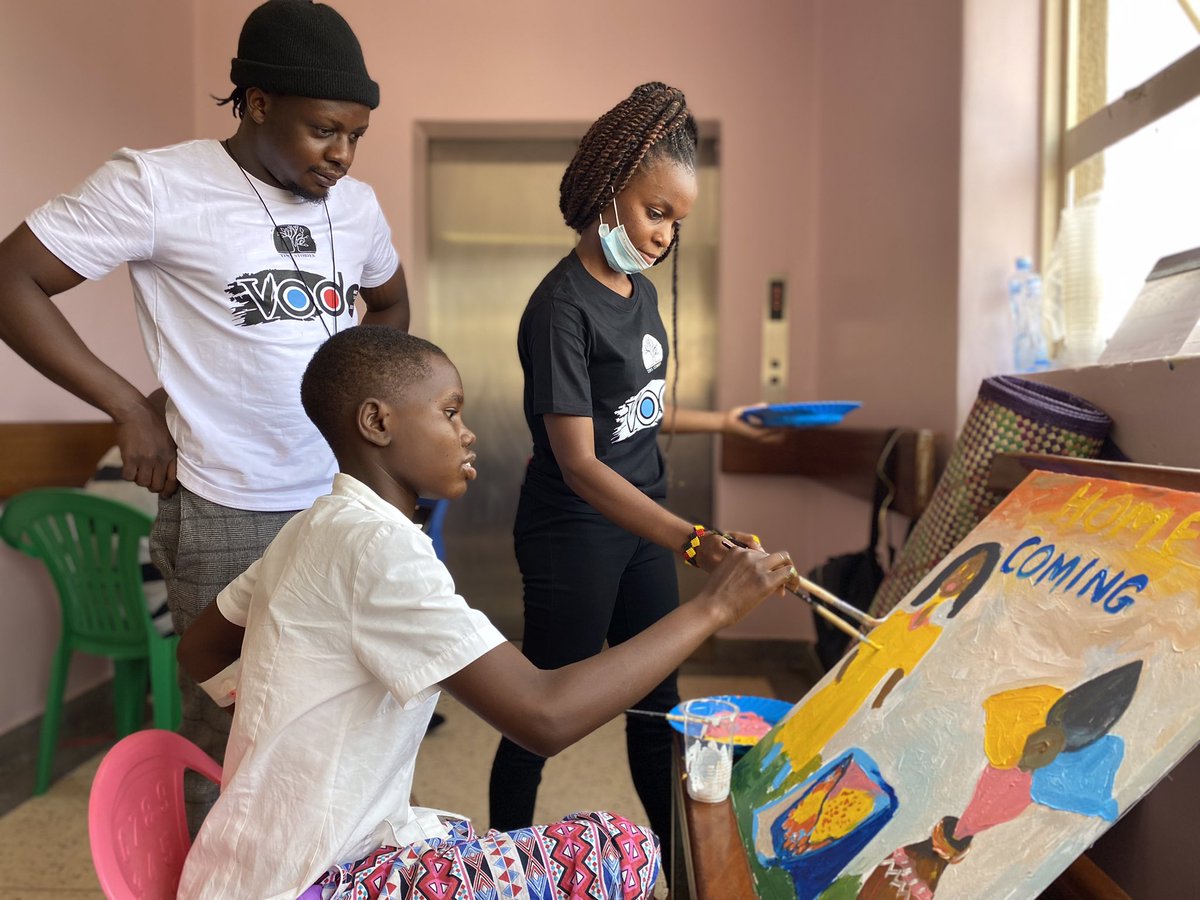 lagendan's tweet photo. Art therapy allows children to process the things that have happened to them &amp; helps reduce stress &amp; anxiety as they work through these challenges

Together with @vodoartsociety, @UCCFCare_3C we visited the children at @UgandaCancerIns to help them express their negative feelings https://t.co/qajNfgwv1n