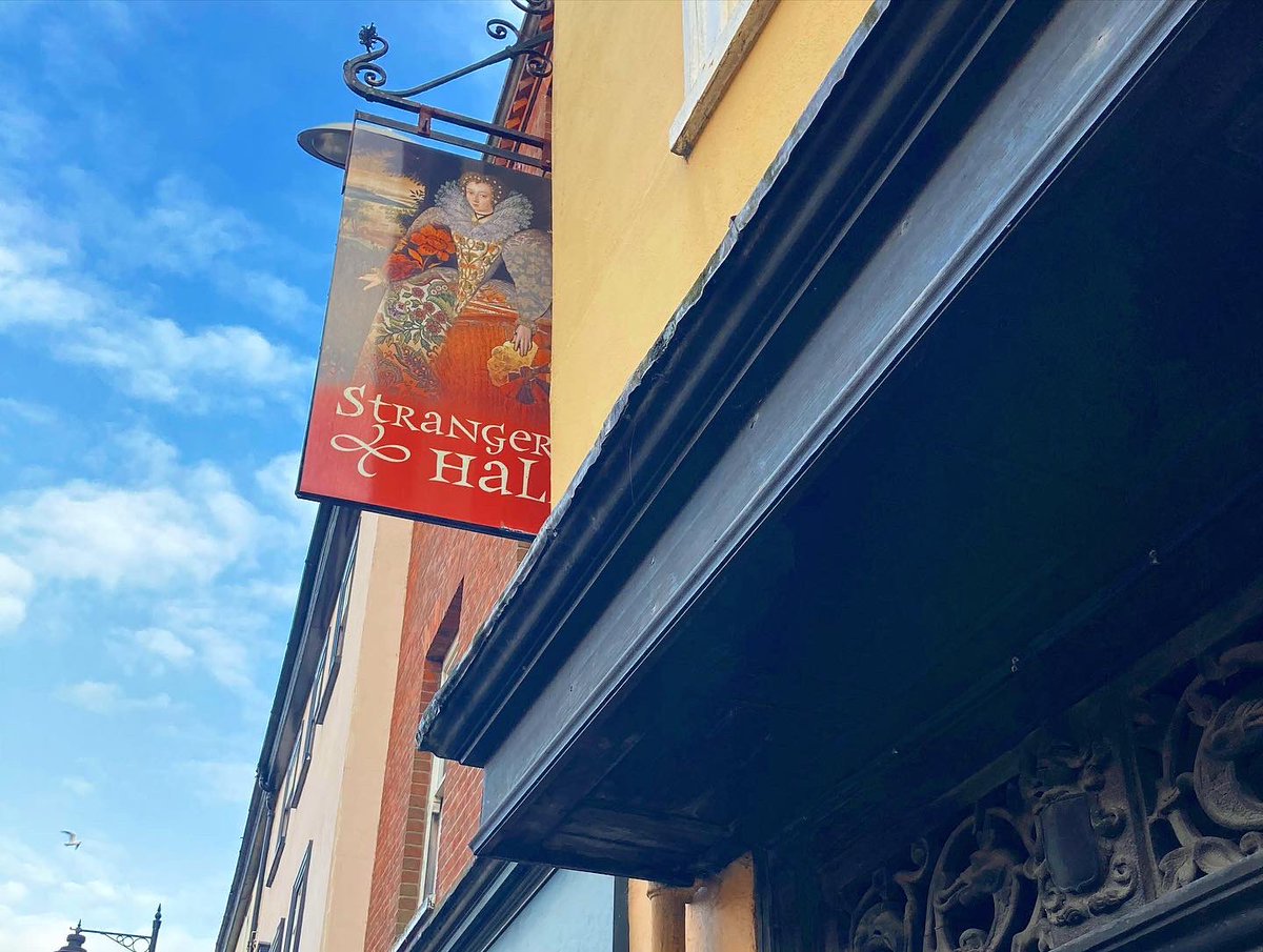 KillingBdesigns's tweet photo. The Christmas window at @StrangersHall looks very Christmassy! 🎄🪵❄️
#strangershall #museumsofnorwich #vintagetoys #christmaswindow #norwich #norwichlife #norfolk #norfolklife #norfolkmuseums https://t.co/DZV5iAhExd