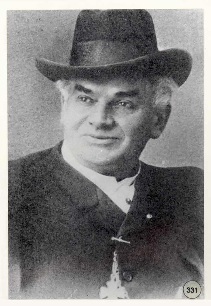 RealPreCinema's tweet photo. 1896
SHADOWGRAPHY
FÉLICIEN TREUWE (1848-1920)
Félicien (Anglicised as Trewey) was a magician who died at the age of 72; the same year his book ‘The Art of #Shadowgraphy: How it is Done’ was published. https://t.co/yVShard82D