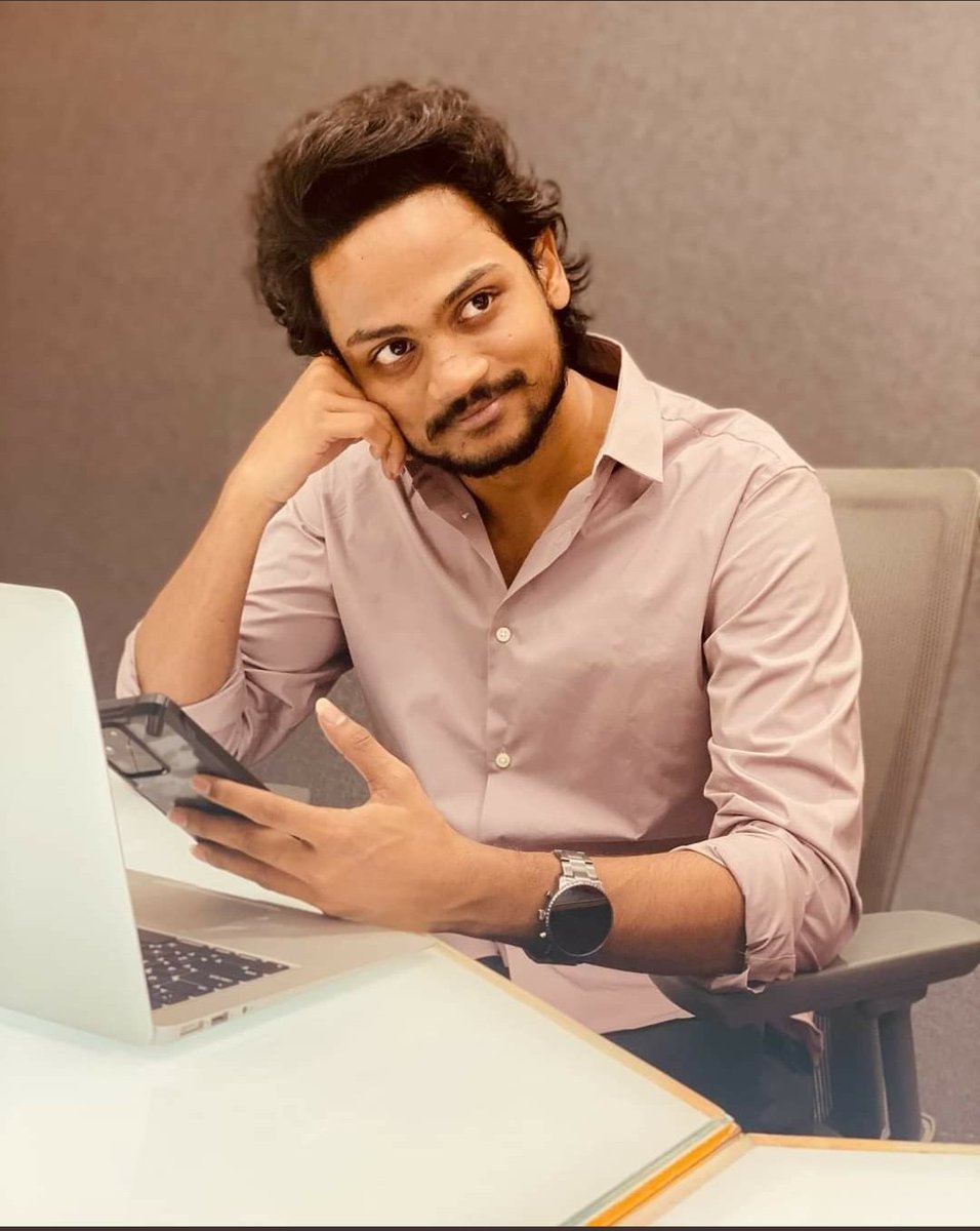 priya28235761's tweet photo. Anchors ki anchors support chesthunaru , serials artists ki serial artist supporting , singers ki singers support chesthunaru and more over rjs ki rjs support oka serial artist just a youtuber antada YouTuber ni #MrCoolShannu 💖💪 https://t.co/K9OCohGwAP