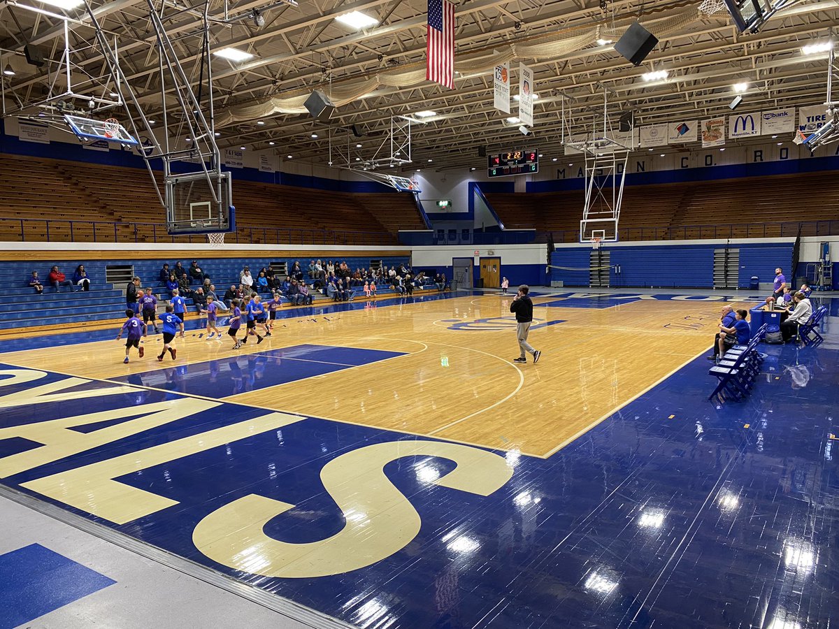 AtownBBall's tweet photo. Little Royal Basketball is playing on their future court at the Fieldhouse! Click link 👇🏽 to check out the games!
https://t.co/l9StWXT406
#TogetherWeWin #RoyalNation #MiniPits #FutureRoyals https://t.co/Ncd2zotkUK
