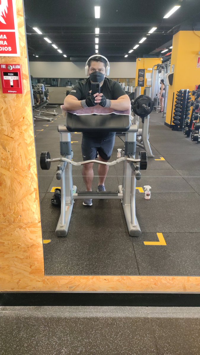 respinozach's tweet photo. SΓ‘bado πͺπ΅πͺ #LiftingWeight #gym https://t.co/DdokHnrSh3