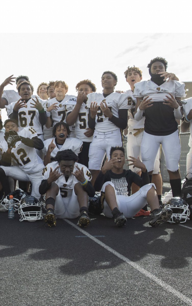 cjgamble___'s tweet photo. We’re not always the biggest, fastest, or the strongest. But we work as a TEAM to get what’s ours. Grit and heart is bigger than any number on paper! #Gameday #Playoffs #Grind9🦈 @wells_mateo @jayhagan5 @CarrolltonTroj1 @GMSAA @coach_hogan09 @DemetricDWarren @AlPopsFootball https://t.co/YiWGr1V63t