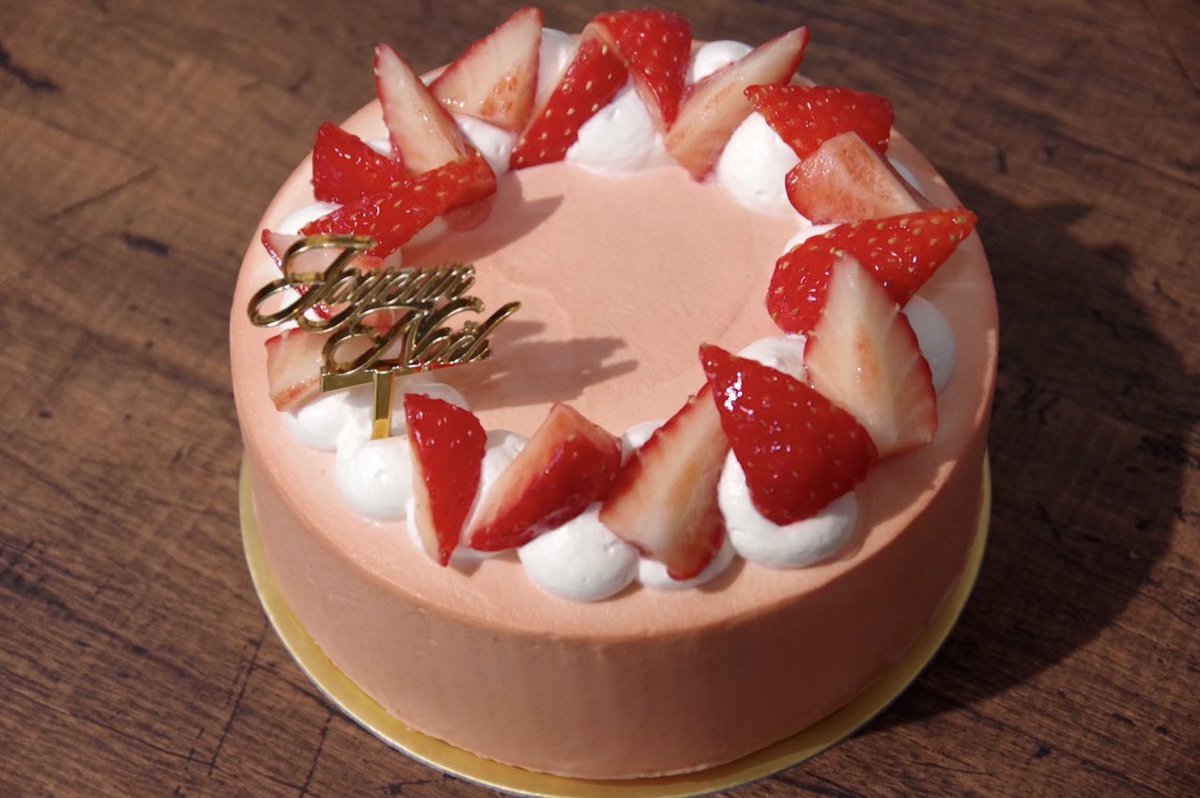 Plaisiraileのクリスマスケーキ♡･:*+. 週明け16日(火)12:00〜ご予約受付開始します🎅♥️ 今年は4種類のご用意です♪ 全て数に限りがあるので、限定数に達し次第受付終了とさせていただきます。詳細↓↓↓