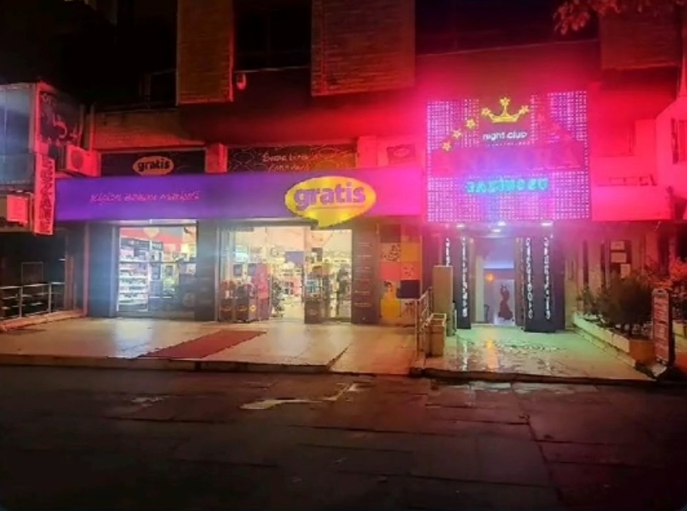 bkskn60's tweet photo. Aşkım sen gratis'te takıl ben yandaki dükkandayım https://t.co/lm9iEZN5tn
