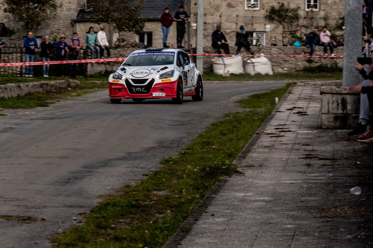 GrupoDitram's tweet photo. 🔛ARRANCA el 1º Rallt Ribeira Ría de Arousa y nuestro piloto @kokegarnelo firma un 5º puesto en el primer TC muy cerca del 4º piloto 😏 

Este rally promete 🦾

Dale gas al @Nissan_ESP #MicraN5 🏁🚗💥

#PatrocinioRedNissandeGalicia #Nissan #FergilAuto

📸 @JairoLopQui https://t.co/8b35NGrwa2