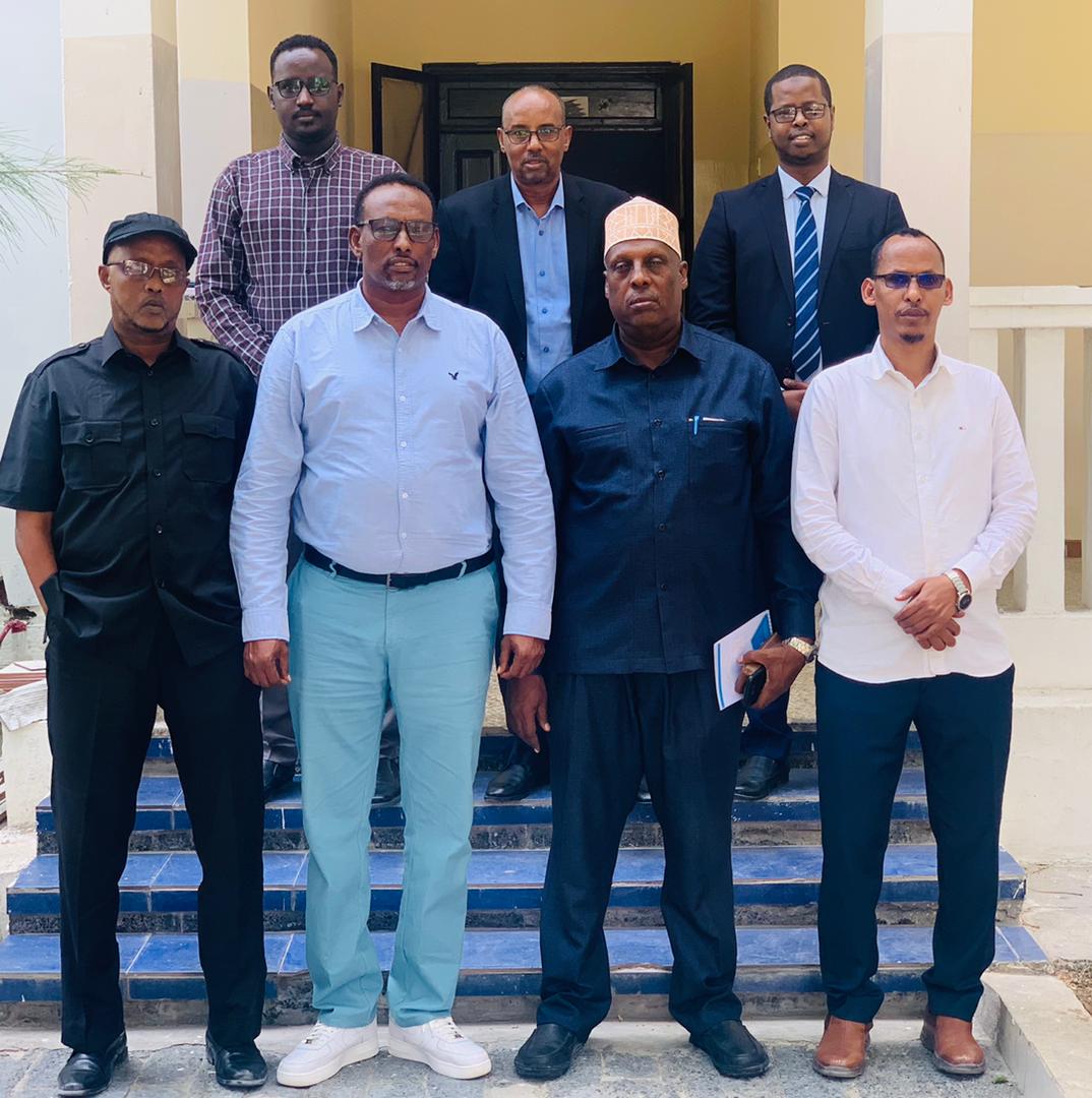 SobsSomalia's tweet photo. @SobsSomalia held a fruitful meeting with the Ministers of Commerce &amp; Industries of Galmudug, Hirshabelle, South West and Jubbaland states of Somalia
They discussed strengthening cooperation, opening regional offices, promote standardization &amp; conformity assessment in the country https://t.co/dU7Vcw8e8R