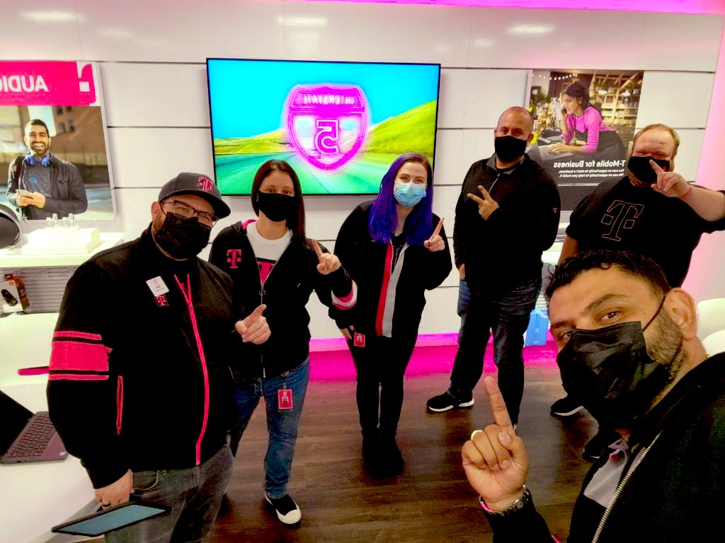 megan_llorens's tweet photo. Got to see these rockstar teams in action, #CreatingHappyCustomers is just what they do! #MidwestMagic #LoyaltyGoesHard https://t.co/MSvE0H9KQy