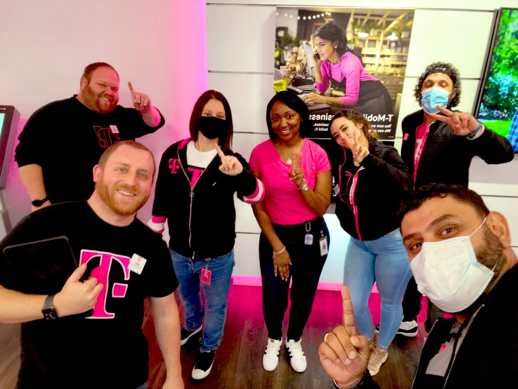 megan_llorens's tweet photo. Got to see these rockstar teams in action, #CreatingHappyCustomers is just what they do! #MidwestMagic #LoyaltyGoesHard https://t.co/MSvE0H9KQy