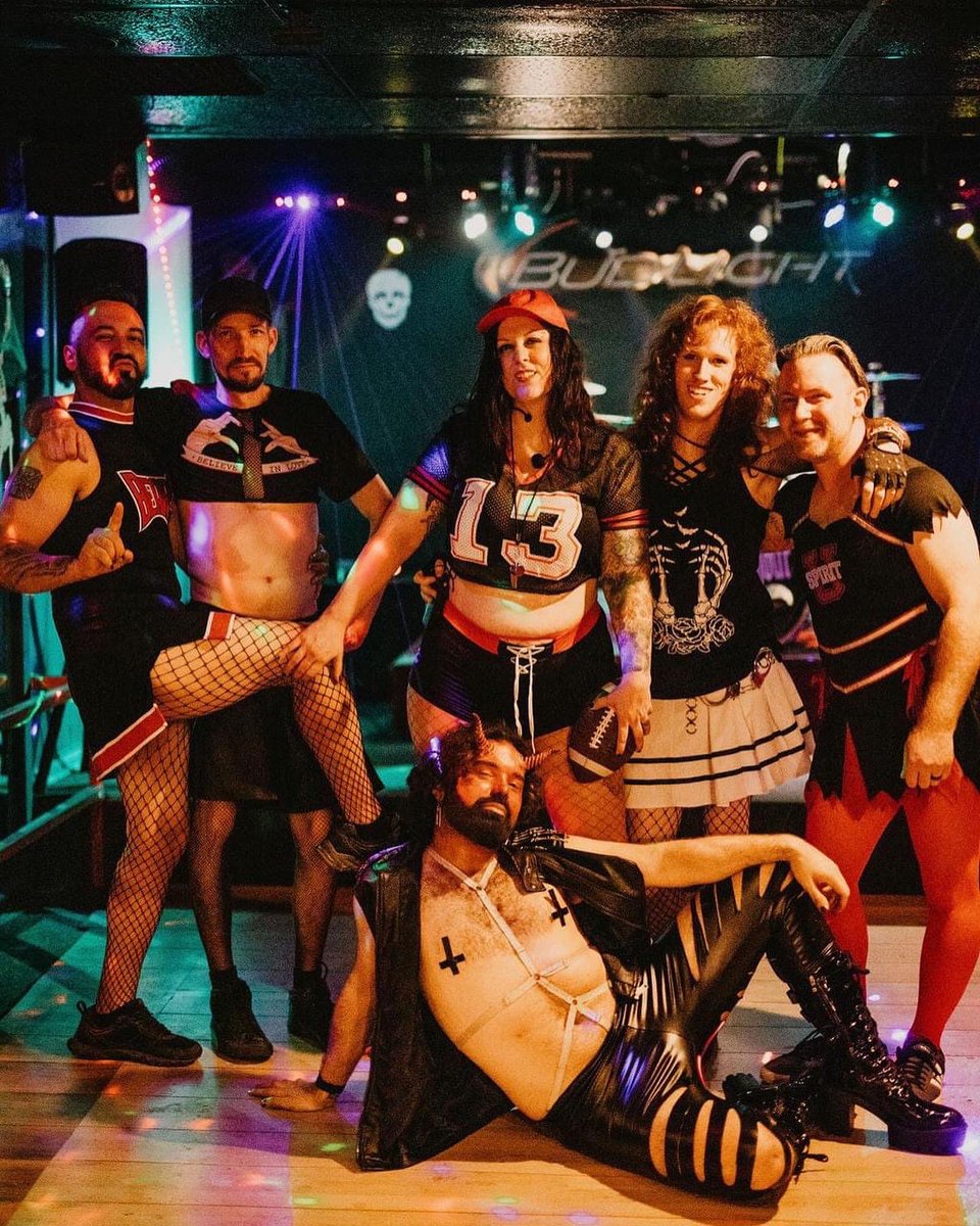 Official_TVH's tweet photo. Oh yes we did! Visit us on Facebook for the whole photo album! #halloween #costumes #crossdress #rocknroll https://t.co/fDDjnEy8RP