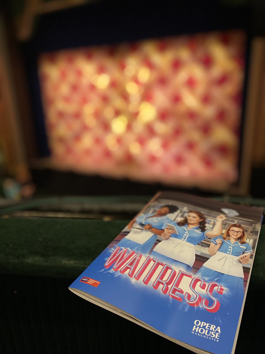 fionaell's tweet photo. Waiting for the waitresses. Hoping they’ll serve some pie in the interval. https://t.co/4H9kLLN4nl