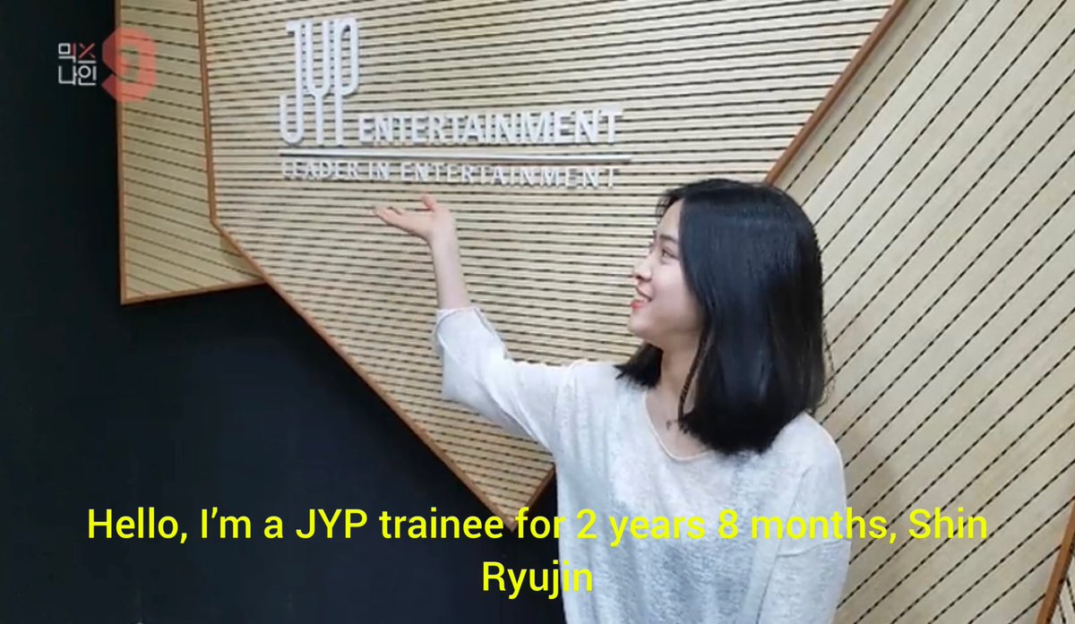 satangryuu's tweet photo. From ‘Hello, I’m a JYP trainee for 2 years 8 months, Shin Ryujin’ to ‘Hello I’m the Artist of November, Ryujin of ITZY’
😭😭😭😭😭😭😭

Ryujin’s mixnine self cam was uploaded exactly 4 years 1 day ago😭😭

RYUJIN NO LIMIT
#RyujinIsComing
#AOTM_RYUJIN https://t.co/iJ1n9PTYYM