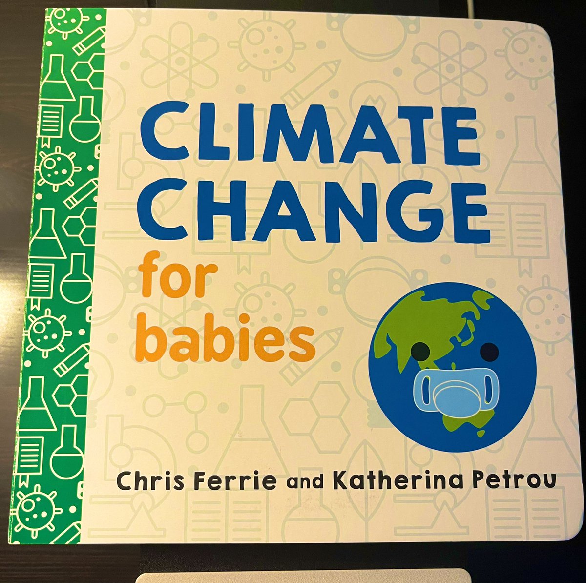 jovana_v_milic's tweet photo. This weekend we plant oak 🌳 in the neighborhood, organized for newborns & parents @Etat_Neuchatel🇨🇭 - what a great initiative! It also seems well suited as a follow-up on the 1st📚 gift (wonderful work by @csferrie - thank you @ducinskas 🎁) #ThisIsHowAScientistLooksLike👩👧 https://t.co/oEhnSDR1t9