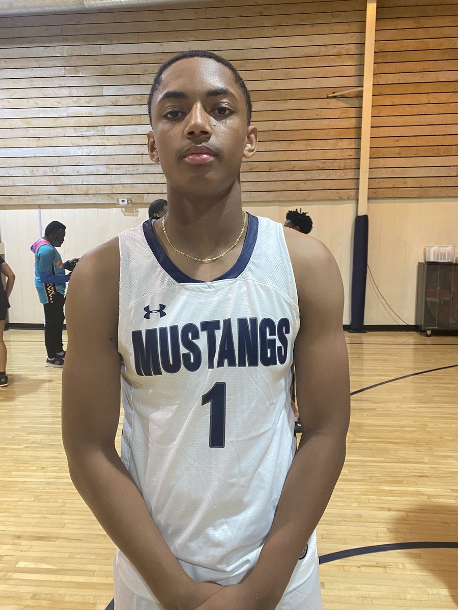 mv_mustanghoops's tweet photo. The evolution of '23 PG @aj_patterson15! Frosh yr, he was 5'8 200lbs. Junior yr, he is now 6'3 190lbs. Started the season w/12p 7s 5a 4r. He will earn respect and attention this yr. Keeping GOD 1st always and working relentlessly. #FaithOverFear #WeOverMe #LOYALTY #RespectSzn https://t.co/QEnMDlxBp2