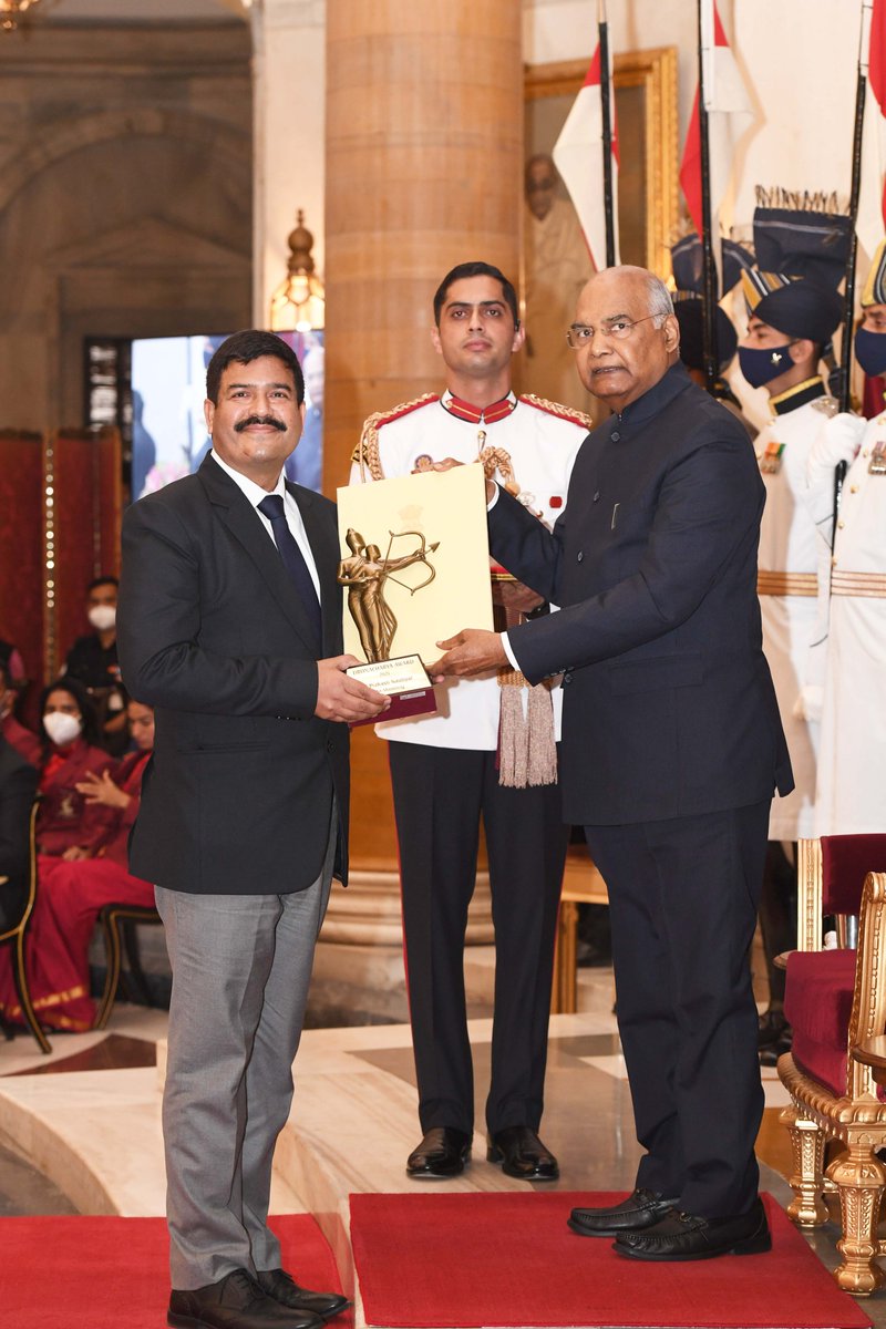 खिलाडियों के प्रशिक्षण में उत्कृष्ट उपलब्धियों के लिए उत्तराखण्ड जनपद रुद्रप्रयाग निवासी, अंतर्राष्ट्रीय प्रशिक्षक गुरु श्री #जयप्रकाश_नौटियाल जी को भारत सरकार द्वारा प्रतिष्ठित द्रोणाचार्य पुरस्कार से सम्मानित किये जाने पर बहुत बहुत बधाई एवं हार्दिक शुभकामनायें।

#Uttarakhand