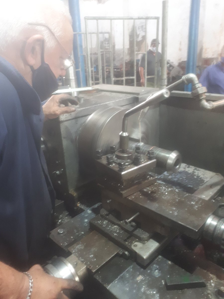 Taller de electromecanica de la EAA CIENFUEGOS trabajando en la reparación de la bomba perteneciente a estación de rebombeo Manacal para su puesta en marcha en el menor tiempo posible.