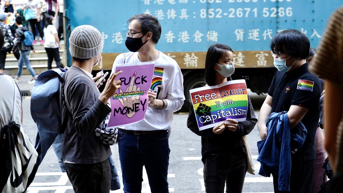 Christinedu666's tweet photo. But outside  the Hong Kong Pride Parade, some people are protesting against earn-profits LGBT+ activities. They think this should be a total free and public service activity.

#hkp2021 
#rainbowmarket https://t.co/Xc7B7bfLk6