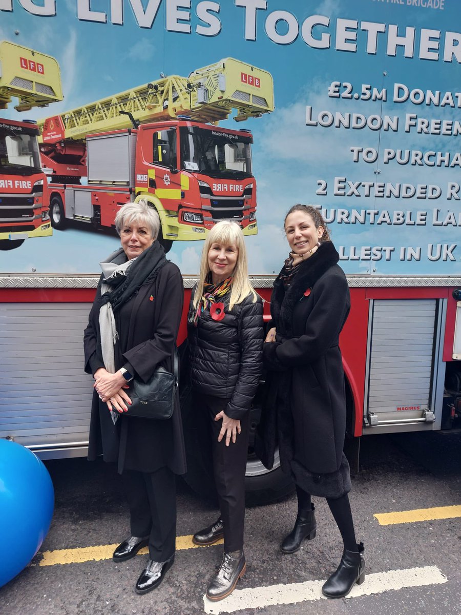 Having a great morning representing the @OrderWomen the Lord Mayor’s Parade. #londonmasons #LordMayorsShow #UGLE #freemasons