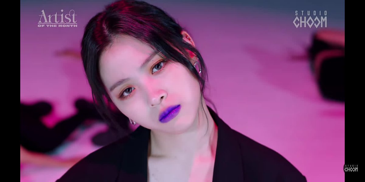 twinsryuddaeng's tweet photo. NOVEMBER ARTIST OF THE MONTH IS COMING🔥🔥

RYUJIN NO LIMIT
#RYUJINIsComing 
#AOTM_Ryujin https://t.co/LjAxV4ZBAv