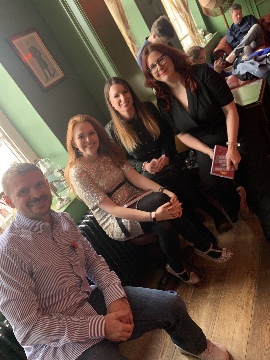 zssnas's tweet image. #SuccessinEnglish Book Launch is now LIVE!!! @abbiemann1982 @DeeCanEnglish @HWimbushEnglish @Lit_liverbird @HoDandHeart @MrsRHEnglish @andy_samm @lauratsabet @TillyTeacher @mrsbrewtandcake @Xris32 @LyndsayBawden @SPryke2 #SuccessinEnglish