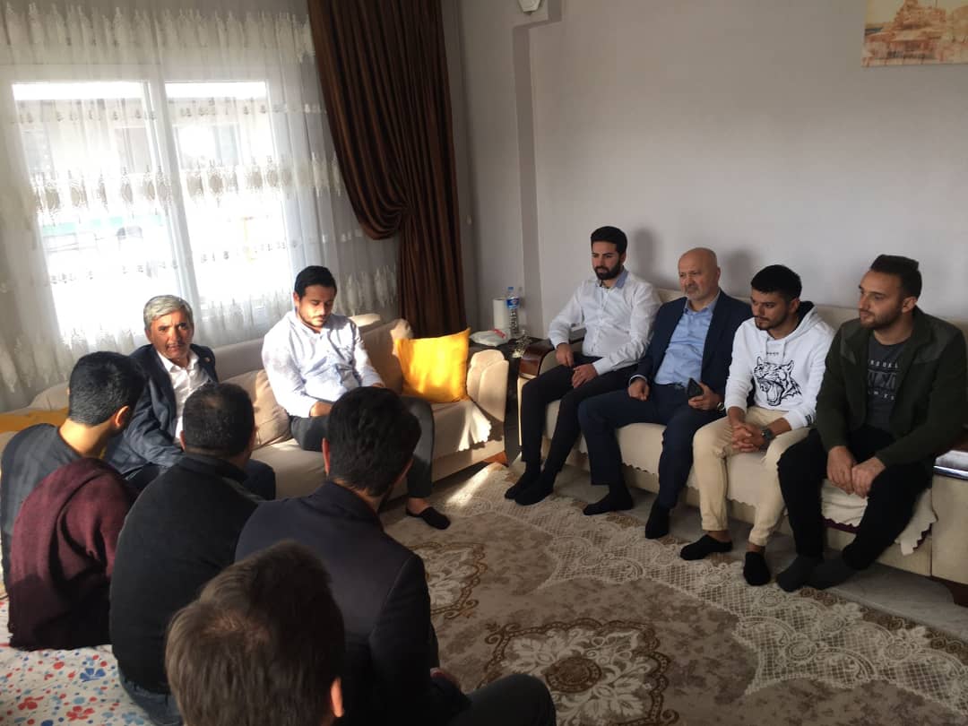 Milletvekilimiz Sn. Ali Cumhur TAŞKIN, İl Gençlik Kolları Bşk. Sn. Faruk BİLEN, Bşk. Sn. Necdet YENİ, İl Bşk. Yardımcımız Sn. Mehmet BAYSAL ve Bşk. Yardımcılarımız ile birlikte Yönetim Kurulu Üyemiz Sn. Sedat ERDOĞAN'ı ziyaret ederek, geçmiş olsun dileklerimizi ilettik.
